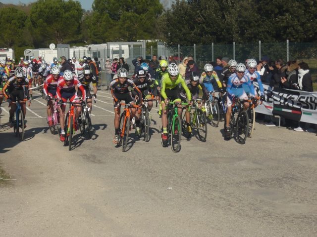 Ciclocross Ancona 31122016 partenza gara open.jpg